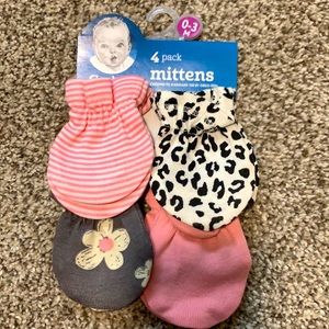 Gerber 4 pack Mittens, baby girl